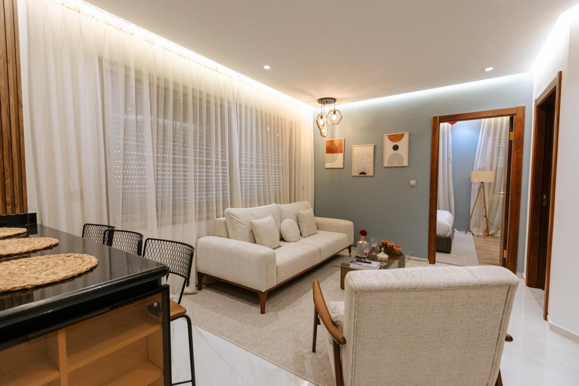 Apartment Marina View Luxurious Retreat With Stunning Ocean Views 1 Double Bedroom, 1 Convertible Couch *