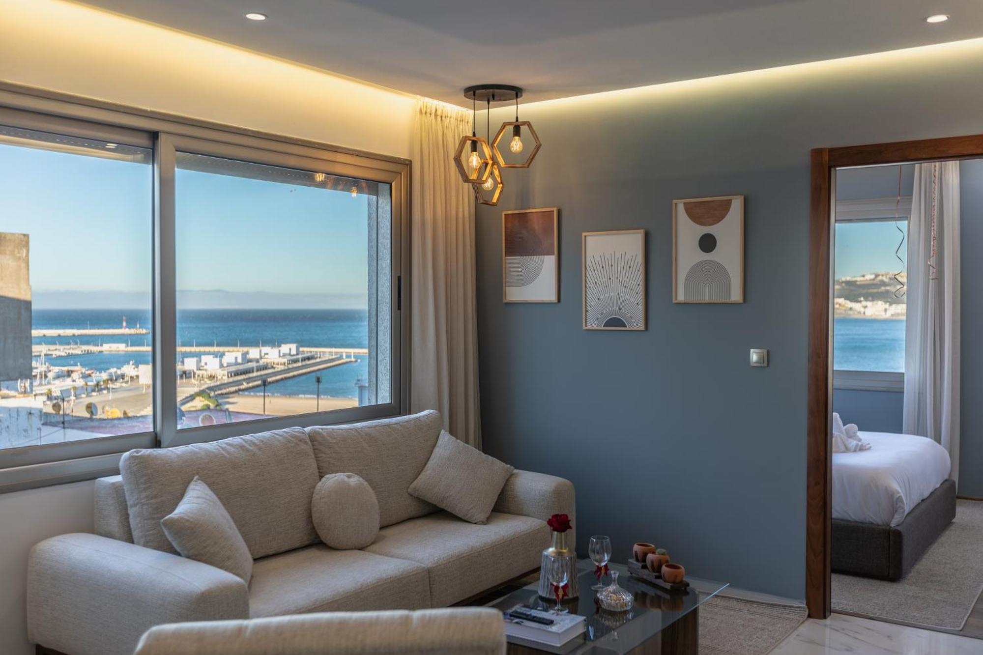 Marina View Luxurious Retreat With Stunning Ocean Views 1 Double Bedroom, 1 Convertible Couch Tangier