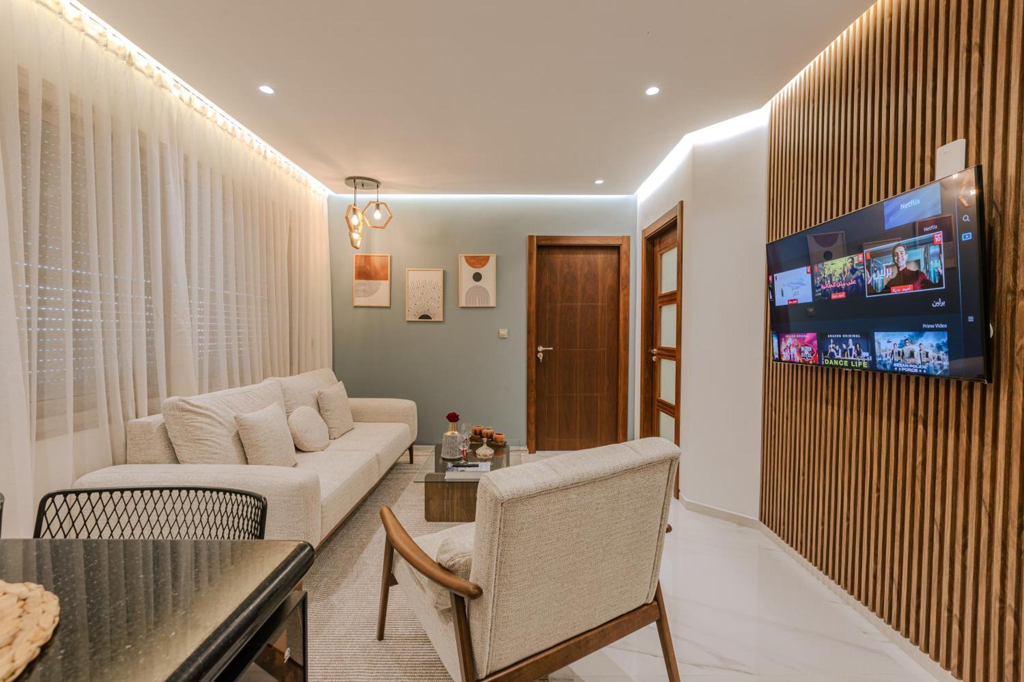 Marina View Luxurious Retreat With Stunning Ocean Views 1 Double Bedroom, 1 Convertible Couch Apartment