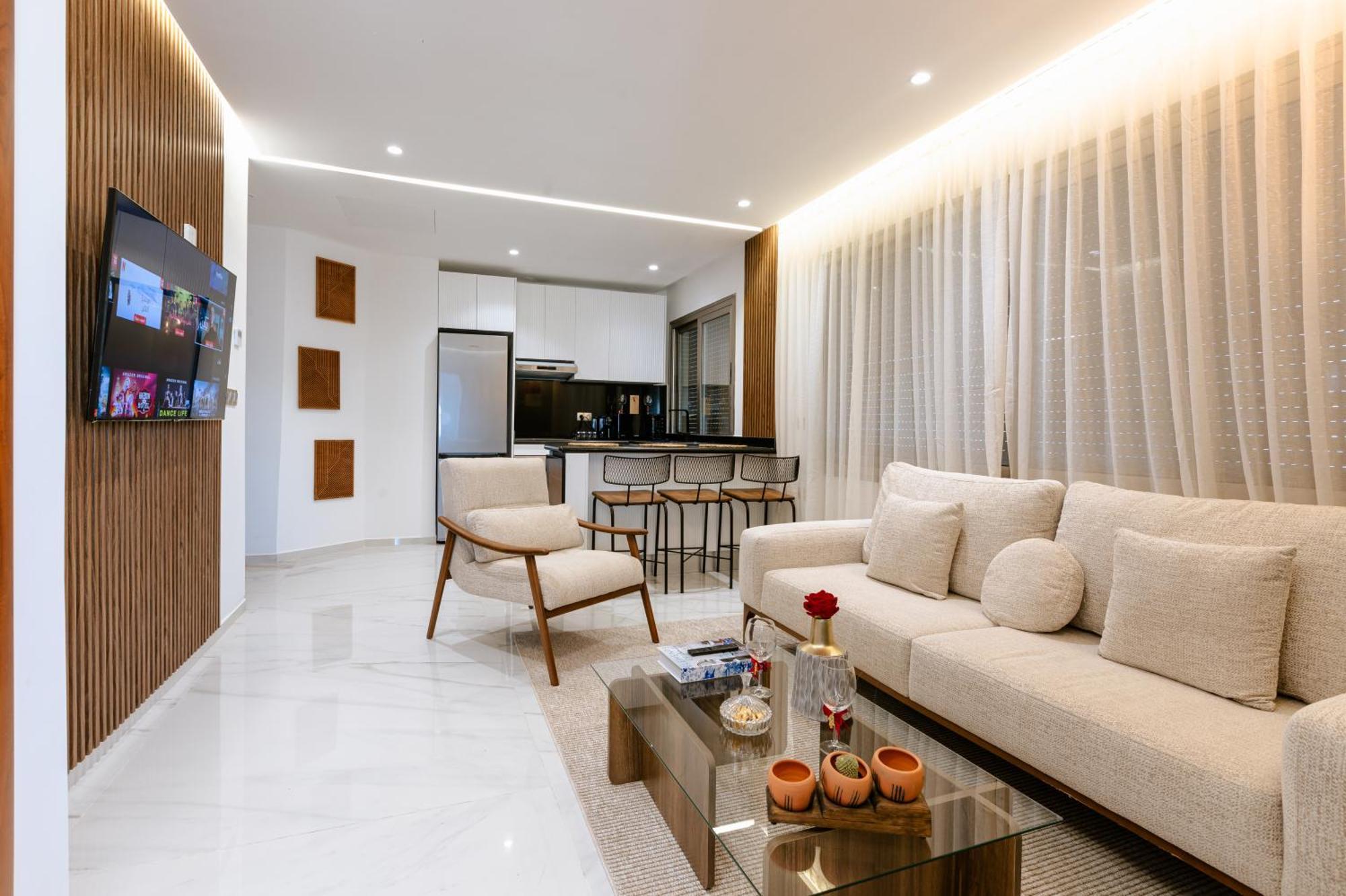 Marina View Luxurious Retreat With Stunning Ocean Views 1 Double Bedroom, 1 Convertible Couch Apartment Tangier