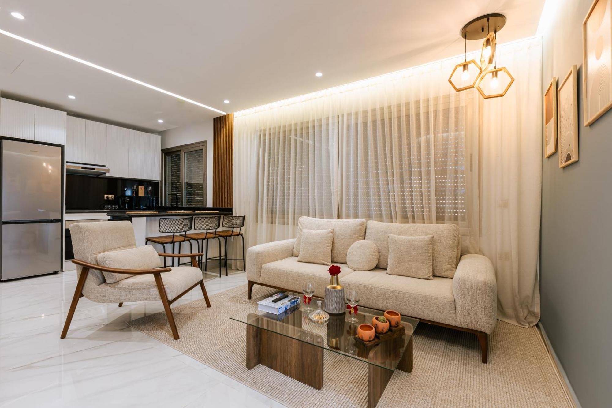 Marina View Luxurious Retreat With Stunning Ocean Views 1 Double Bedroom, 1 Convertible Couch Tangier