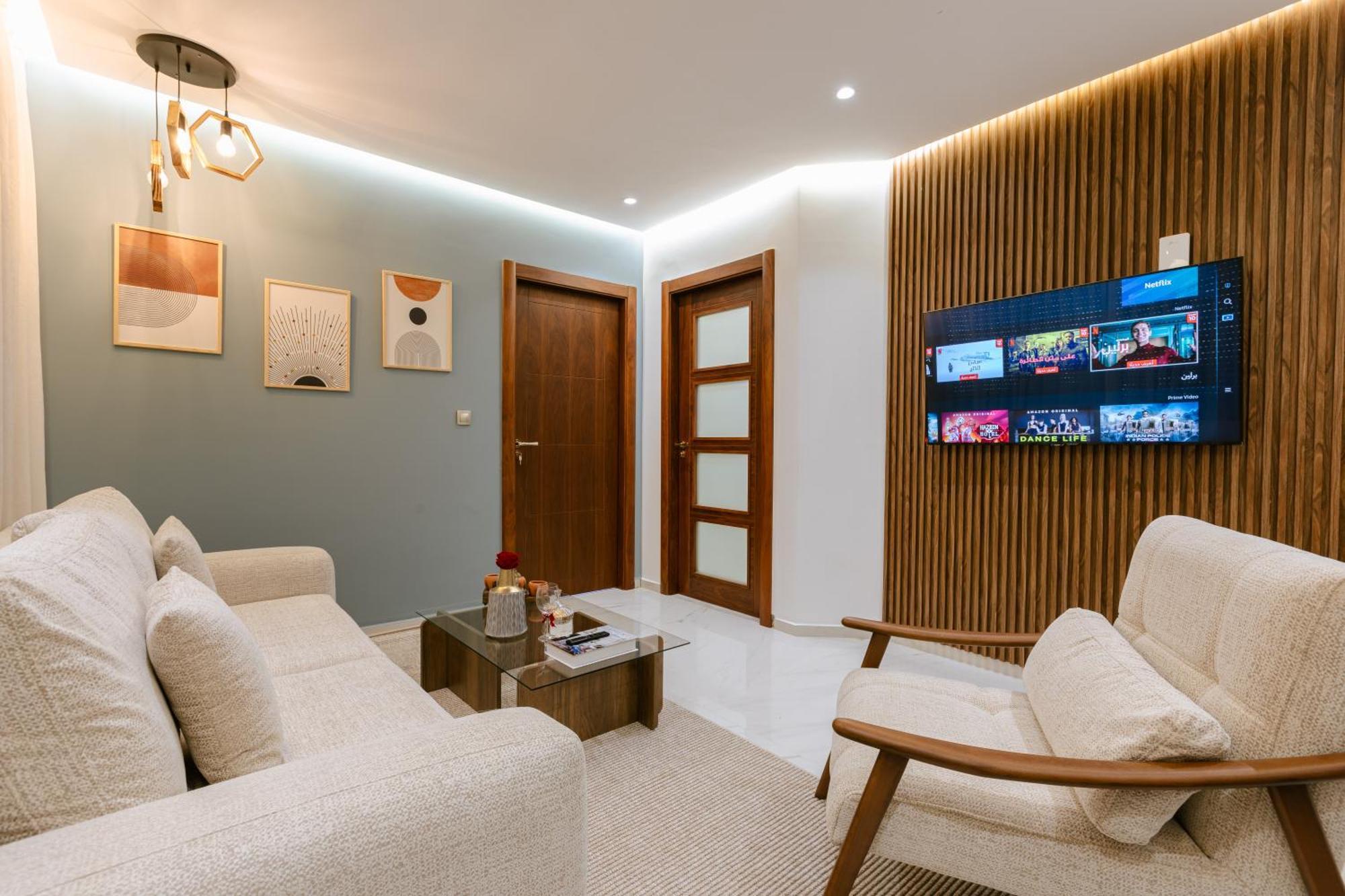 Apartment Marina View Luxurious Retreat With Stunning Ocean Views 1 Double Bedroom, 1 Convertible Couch *