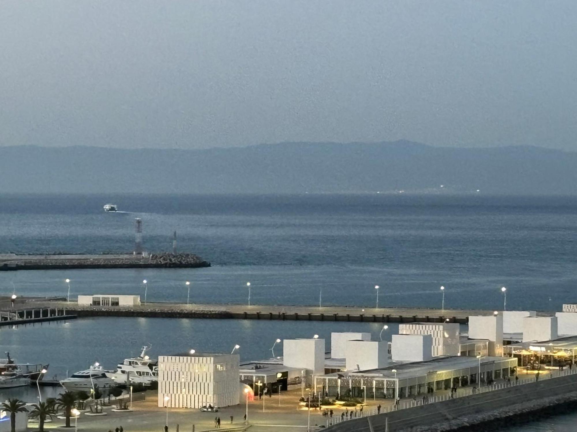 Apartment Marina View Luxurious Retreat With Stunning Ocean Views 1 Double Bedroom, 1 Convertible Couch Tangier